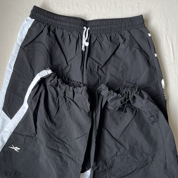 Reebok oversized women’s XL black and white pants - Picture 4 of 7